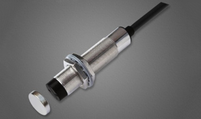 Nowy typ czujnika prędkości obrotowej do przodu i do tyłu